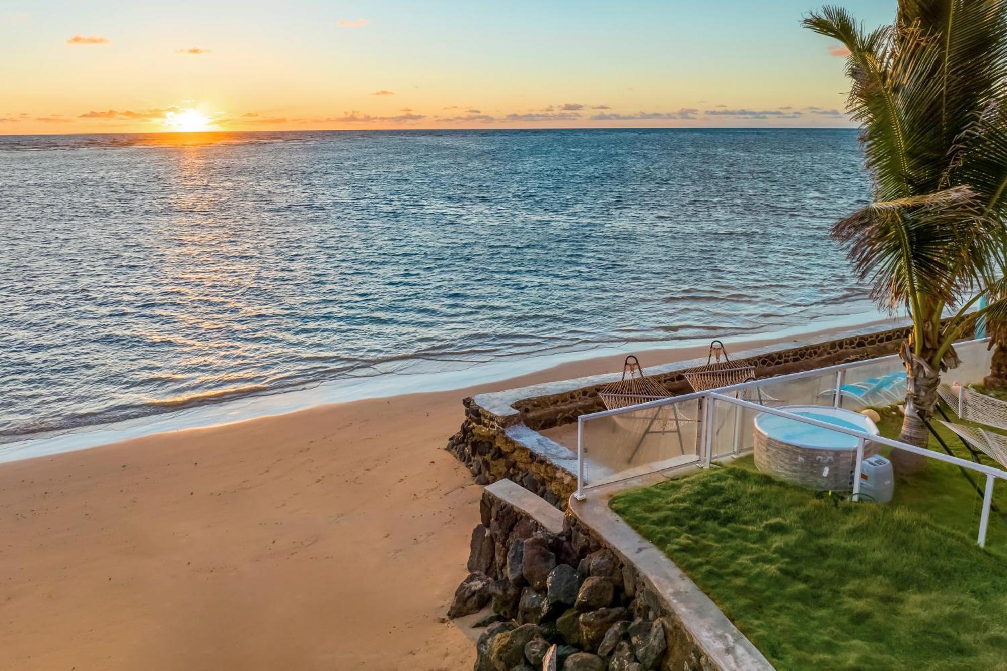 Corner Luxury Ethereal Hawaii Beachfront Estate For Monthly Rental With Private Beach & 3 Beachfront Jacuzzis & Snorkeling Reef & Jurassic Park Film Site Punaluu Esterno foto